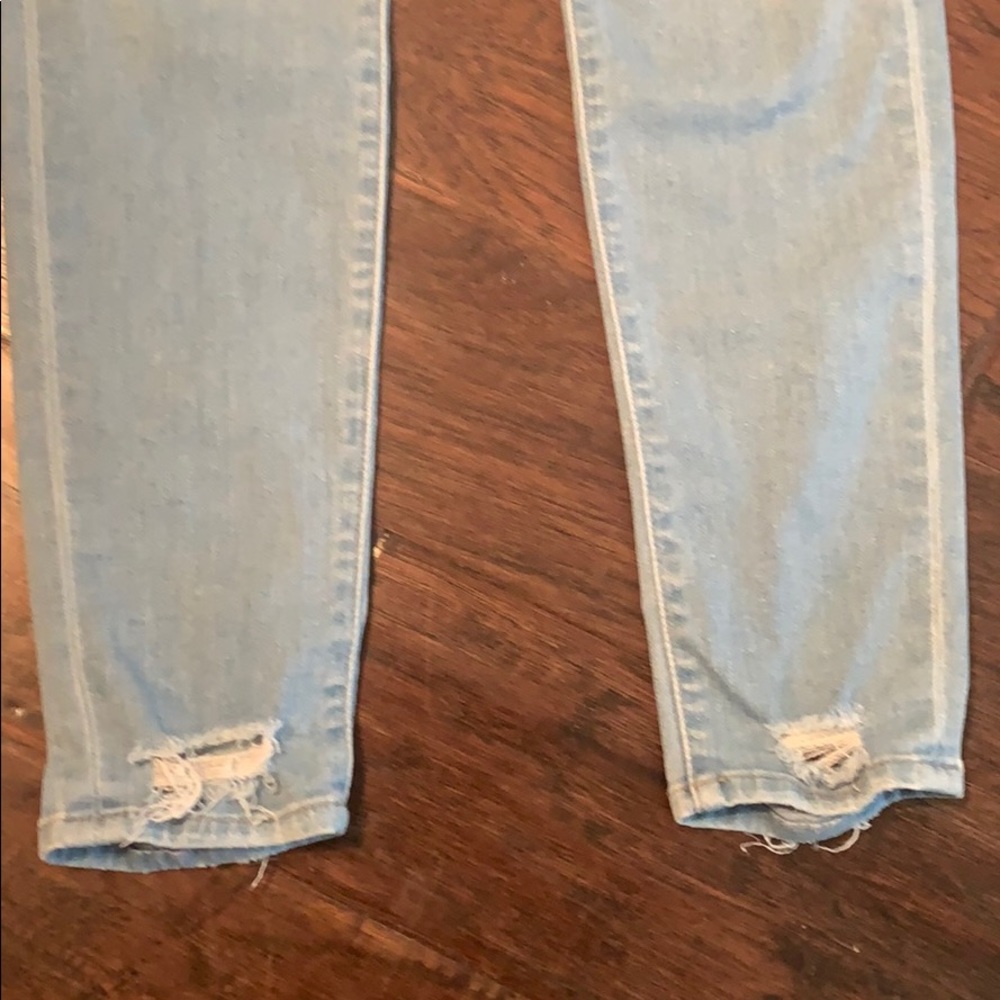 Barely worn light-denim skinny jeans with holes. - Picture 4 of 6